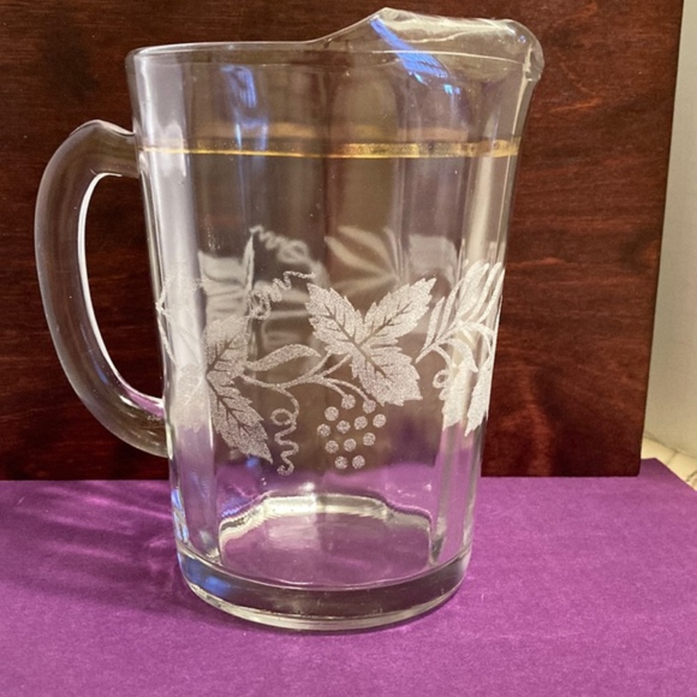 Vintage Bartlett & Collins frosted grapevine ribbed small ice lipped pitcher